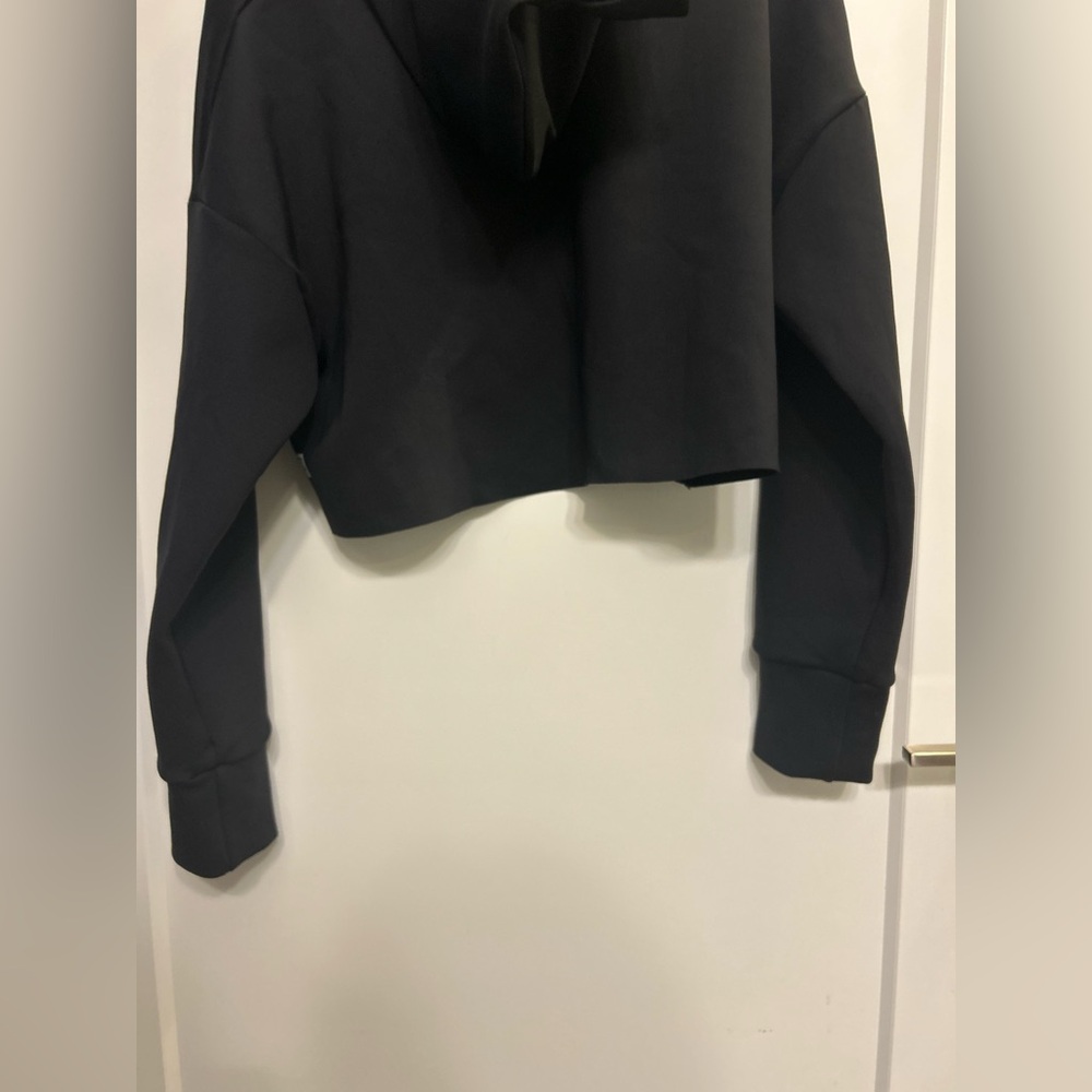 Like New Jolyn x Tiarah Black Cropped Sweatshirt - Picture 4 of 12